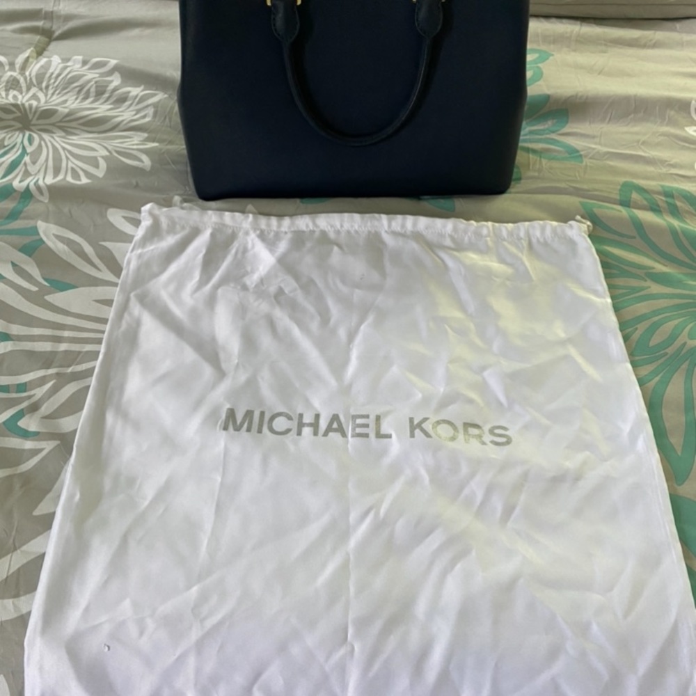 Authentic Michael Kors bag - Picture 3 of 3